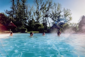 2 Außenpools, beheizter Pool