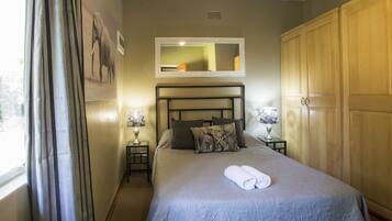 Casa de campo, 1 quarto | 1 quarto, cofres nos quartos, Wi-Fi de cortesia, roupa de cama