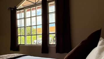 1 bedroom, Egyptian cotton sheets, pillow-top beds, free WiFi