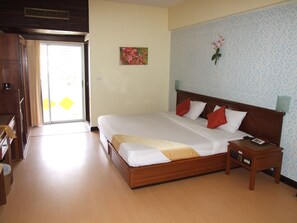 华丽客房 | 迷你吧、折叠床/加床（额外收费）、免费 WiFi