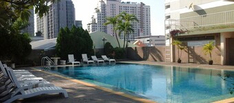 Ratchada City Hotel