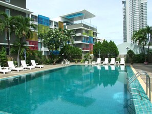Outdoor pool - Ratchada City Hotel (Bangkok)