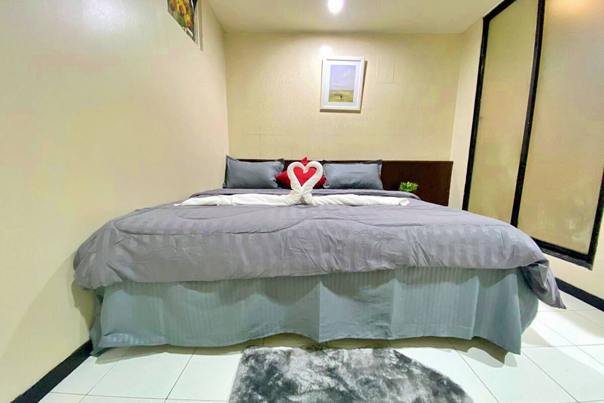 In-room safe, desk, soundproofing, free WiFi