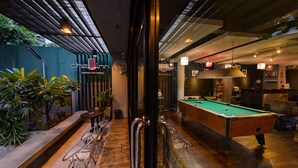 Lobby-lounge