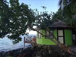 Waterfront Sunset Fale | Bed sheets