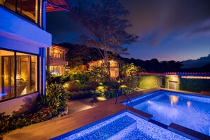 A modern house with a swimming pool, surrounded by landscaped gardens and illuminated by ambient lighting. - The Inn at Palo Alto (Los Naranjos)