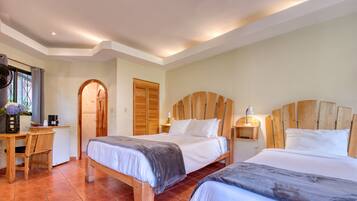 Driepersoonskamer | Luxe beddengoed, een strijkplank/strijkijzer, gratis wifi, beddengoed