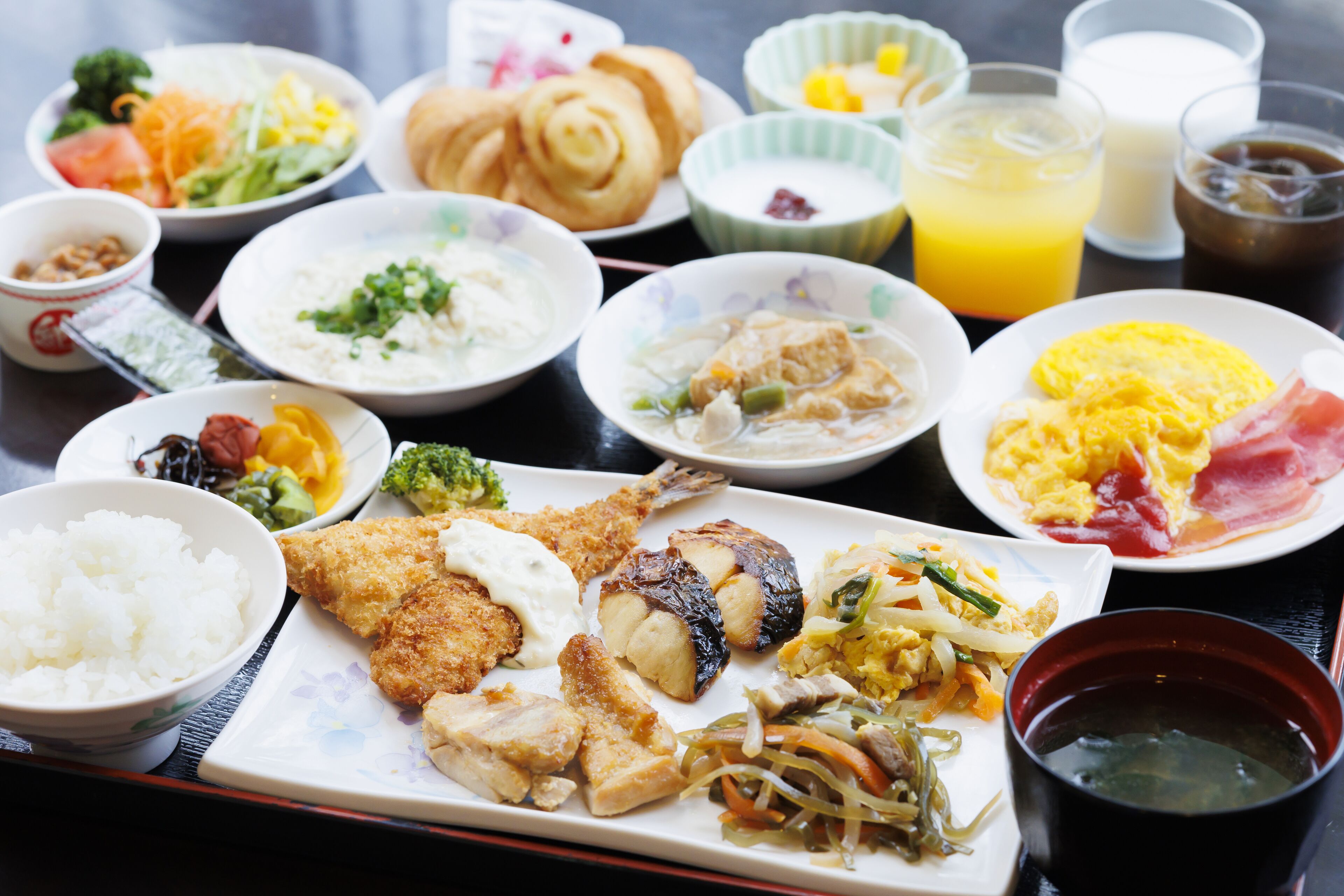 Petit déjeuner buffet (1500 JPY par personne)