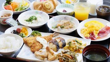 Petit déjeuner buffet (1500 JPY par personne)