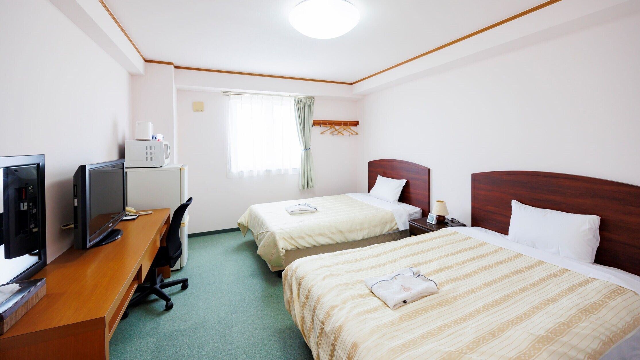 Iron/ironing board, free WiFi, bed sheets