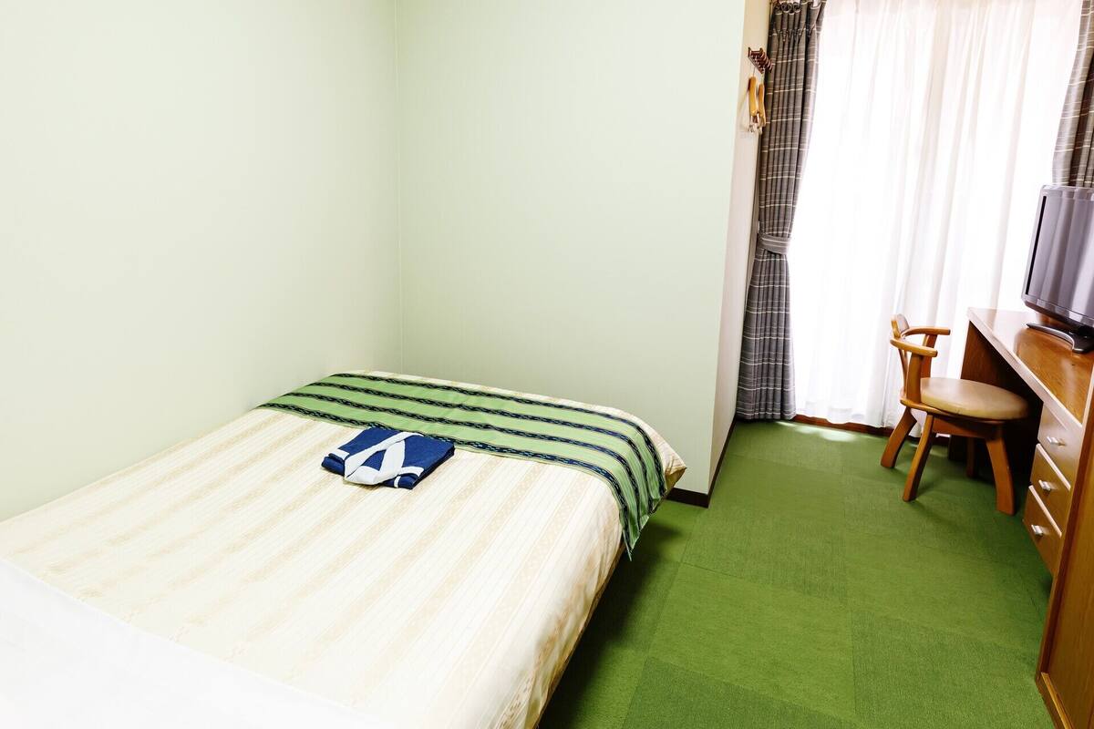Desk, free WiFi, bed sheets