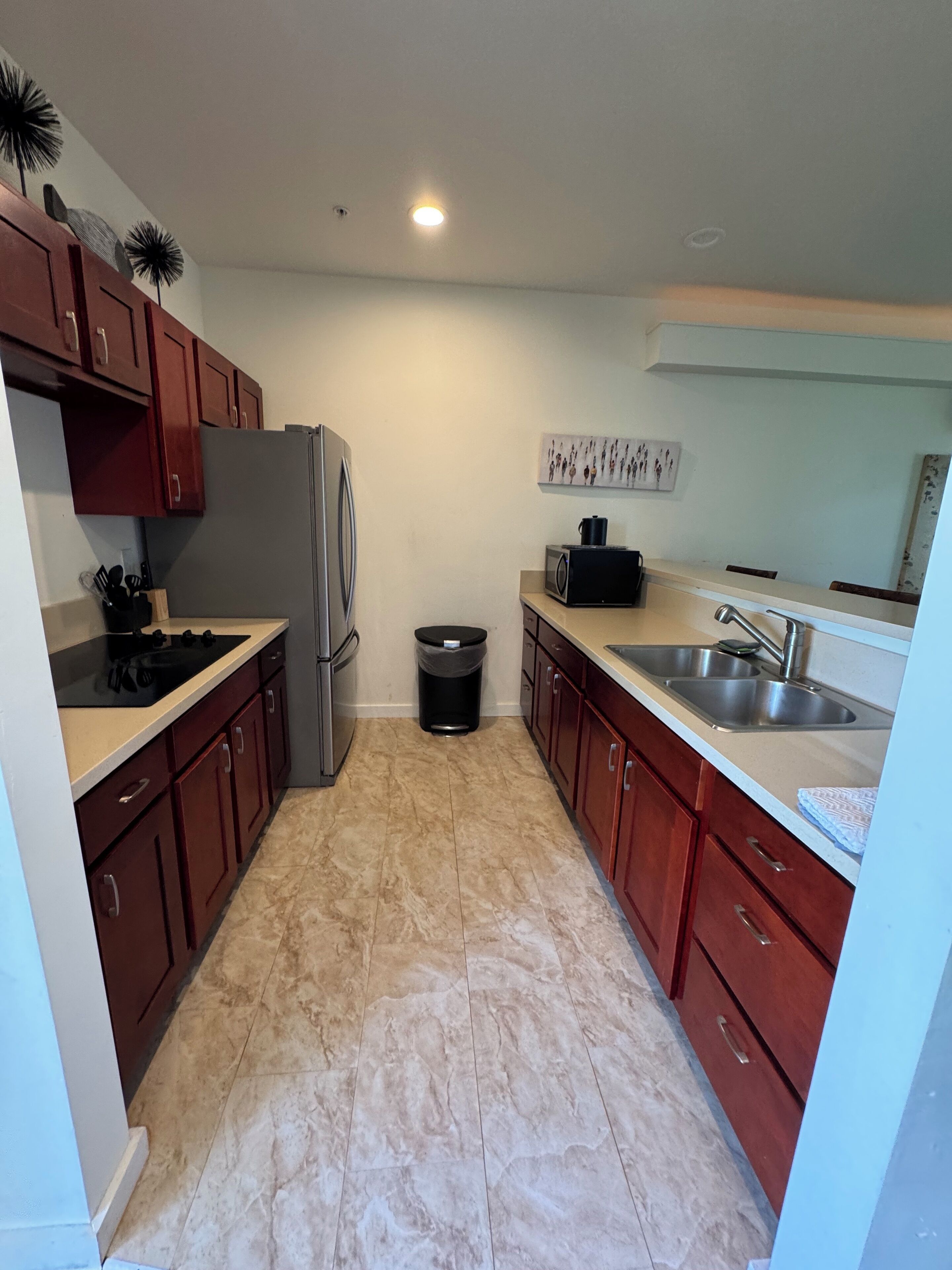 premium suite, 1 bedroom, oceanfront | private kitchen | microwave, coffee/tea maker