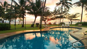 Hồ bơi ngoài trời, mở cửa từ 9:00 đến 20:00, dù/ô trên bãi biển/hồ bơi