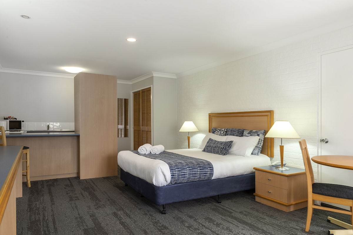 Superior Studio with Kitchen | 1 bedroom, laptop workspace, free WiFi, bed sheets