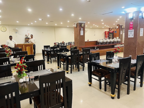 2 Restaurants, FrĂŒhstĂŒck, Mittagessen, Abendessen, regionale KĂŒche