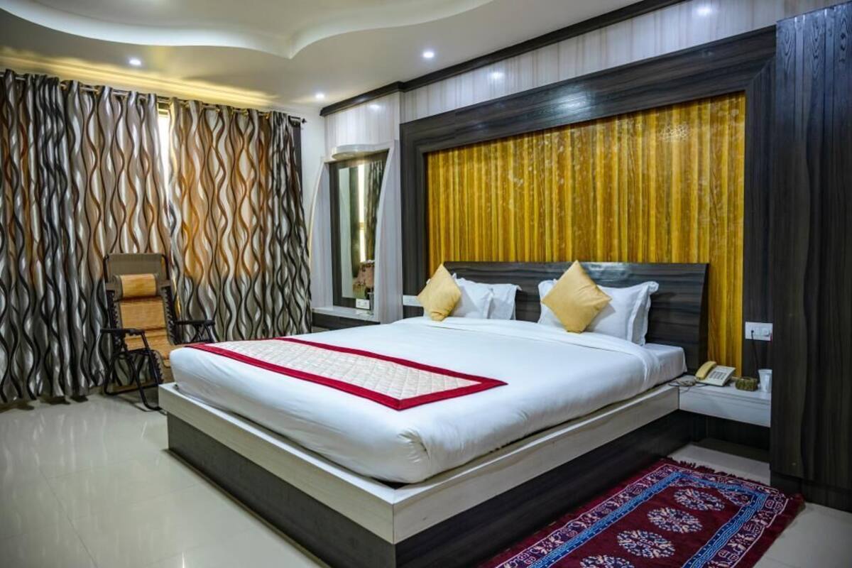 Phòng Suite Deluxe | Bộ trải giường bằng vải Frette của Ý, bộ đồ giường cao cấp 