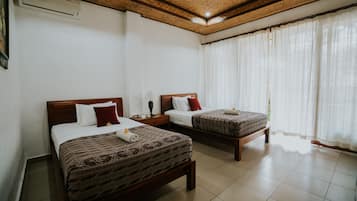 Deluxe Twin Room | Desk, iron/ironing board, free WiFi, bed sheets