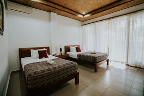 Phòng 2 giường đơn Deluxe | Bàn, bàn ủi/dụng cụ ủi quần áo, truy cập Internet không dây miễn phí 