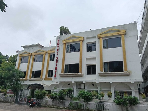 Front of property - Hotel Sujata (Gaya)