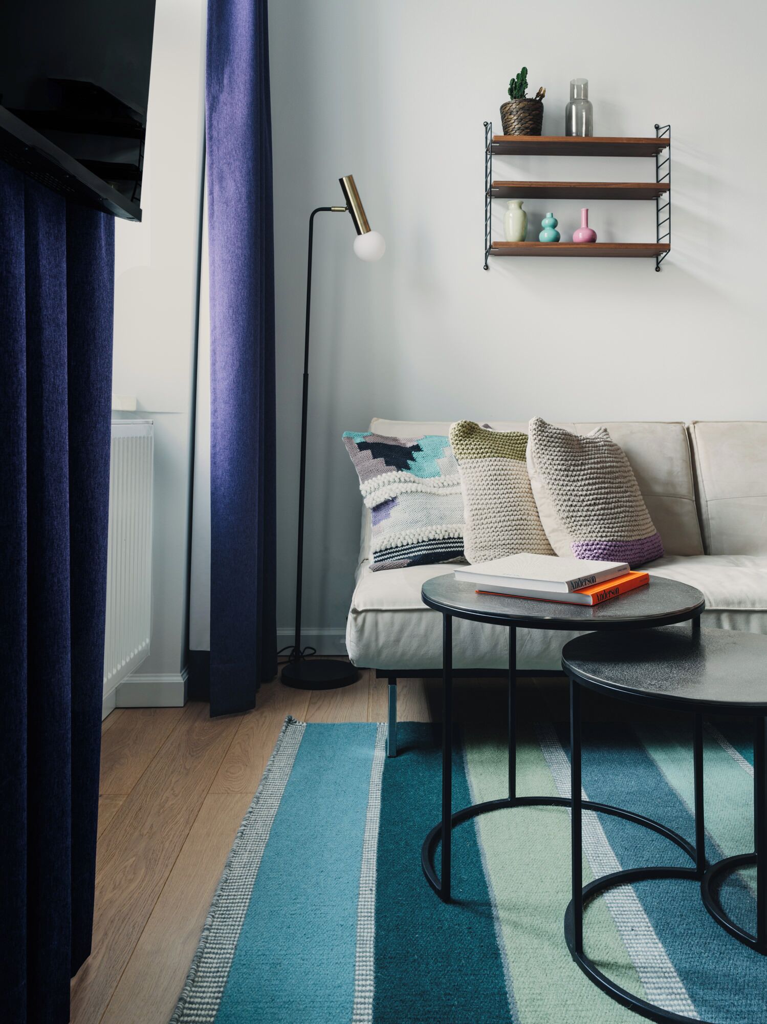 Appartement, 1 slaapkamer, keuken | Woonruimte | Een flatscreentelevisie