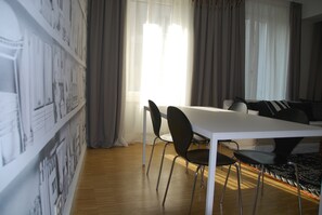 Apartment, 1 Bedroom, Kitchen | In-room dining