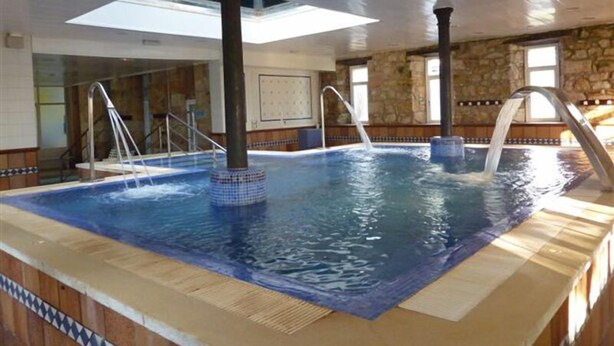 Indoor spa tub