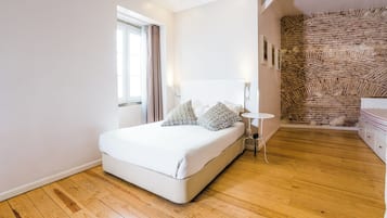 Suite clásica (Studio) | Minibar, caja de seguridad en la habitación y decoración personalizada