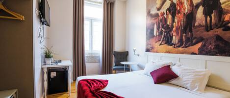 Standard Double Room | Minibar, in-room safe, individually decorated, desk