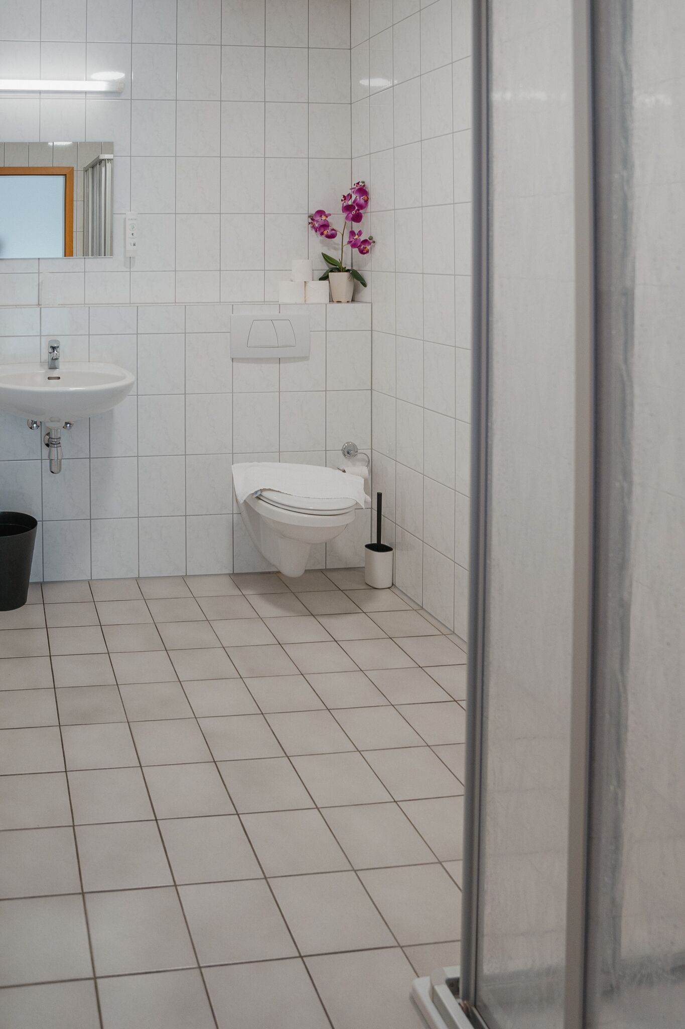 standard double or twin room, 1 bedroom, non smoking | bathroom | shower, hair dryer, towels, soap