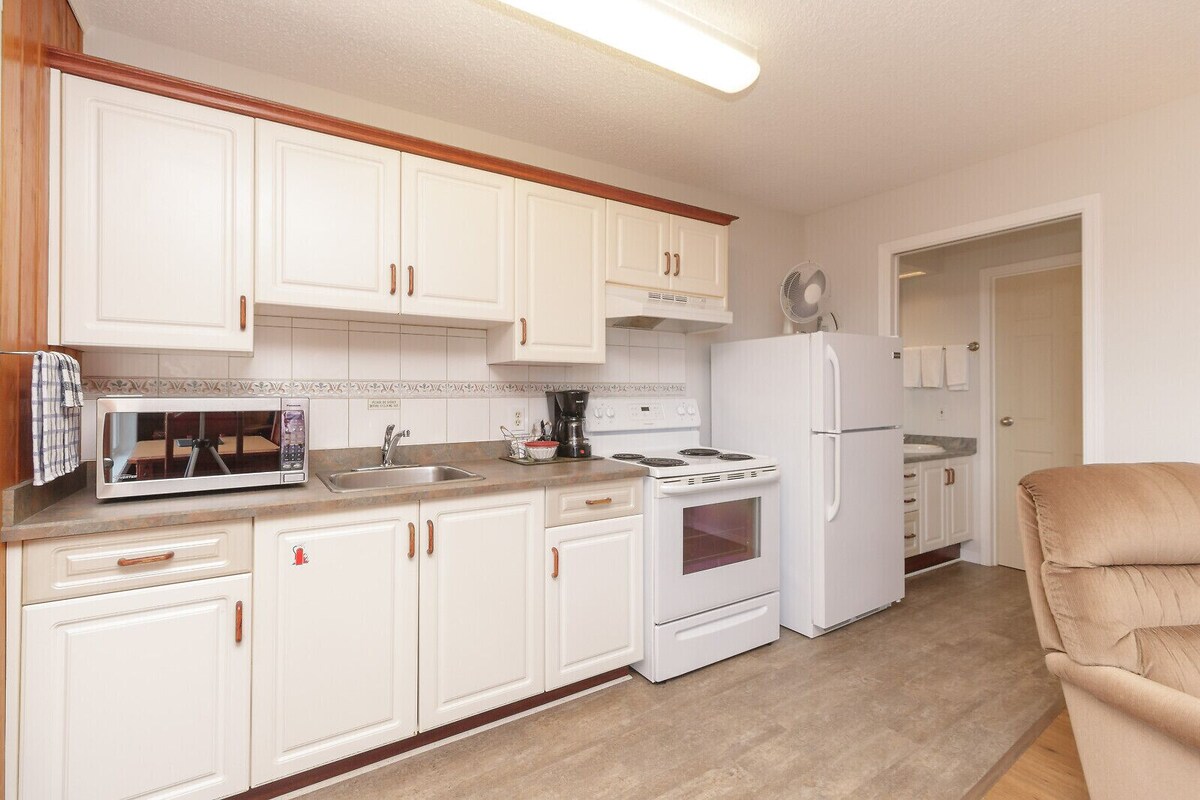 Perhesviitti, 1 makuuhuone (2 Double Beds and 1 Sofa Bed) | Työpöytä, kannettavalle tietokoneelle sopiva työtila, äänieristys