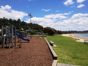 Children’s play area – outdoor - Bay Sands Seafront Studios (Paihia)