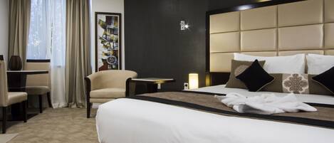 Premier King Room | 1 bedroom, premium bedding, pillow-top beds, in-room safe
