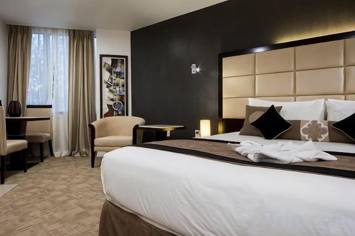 Premium bedding, pillowtop beds, in-room safe, blackout drapes