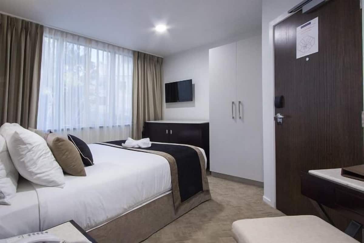 Premium bedding, pillowtop beds, in-room safe, blackout drapes