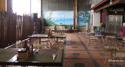 OYO 210 Apple Tree Suites