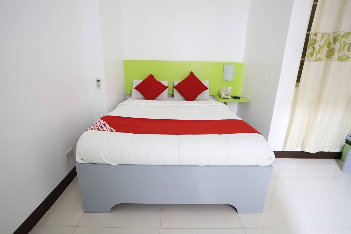 Superior Double Room | In-room safe, WiFi (free), bed sheets