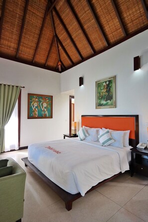 Deluxe Room | Desk, rollaway beds, free WiFi