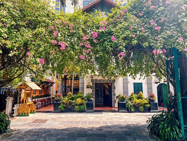 Front of property - De Syloia Hotel (Hanoi)