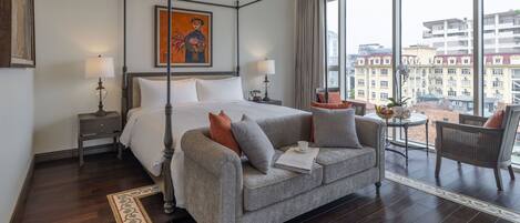 Phòng Suite Executive | Bộ trải giường bằng vải cotton Ai Cập, chăn bông, nệm có lớp đệm bông