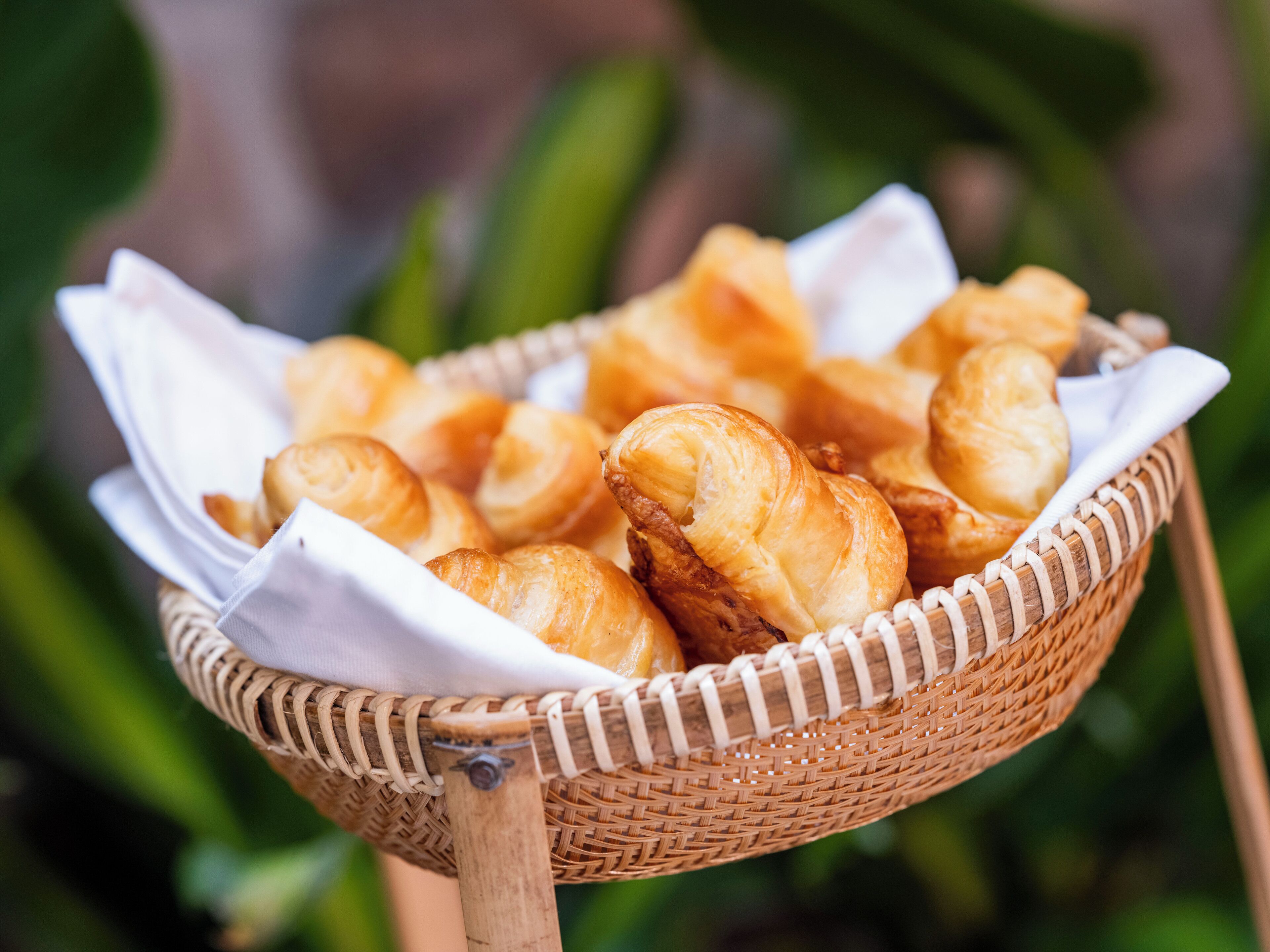 daily buffet breakfast (vnd 300000 per person)