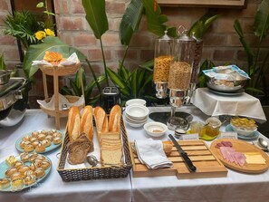 Daily buffet breakfast for a fee