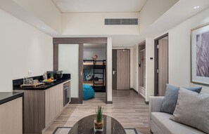 Standardrum | Minibar, värdeförvaringsskåp på rummet och skrivbord