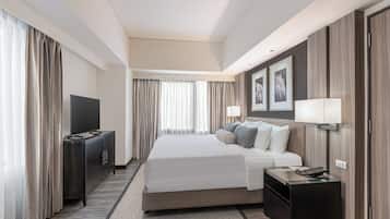 1 King Bed, One-Bedroom Suite with Living Area