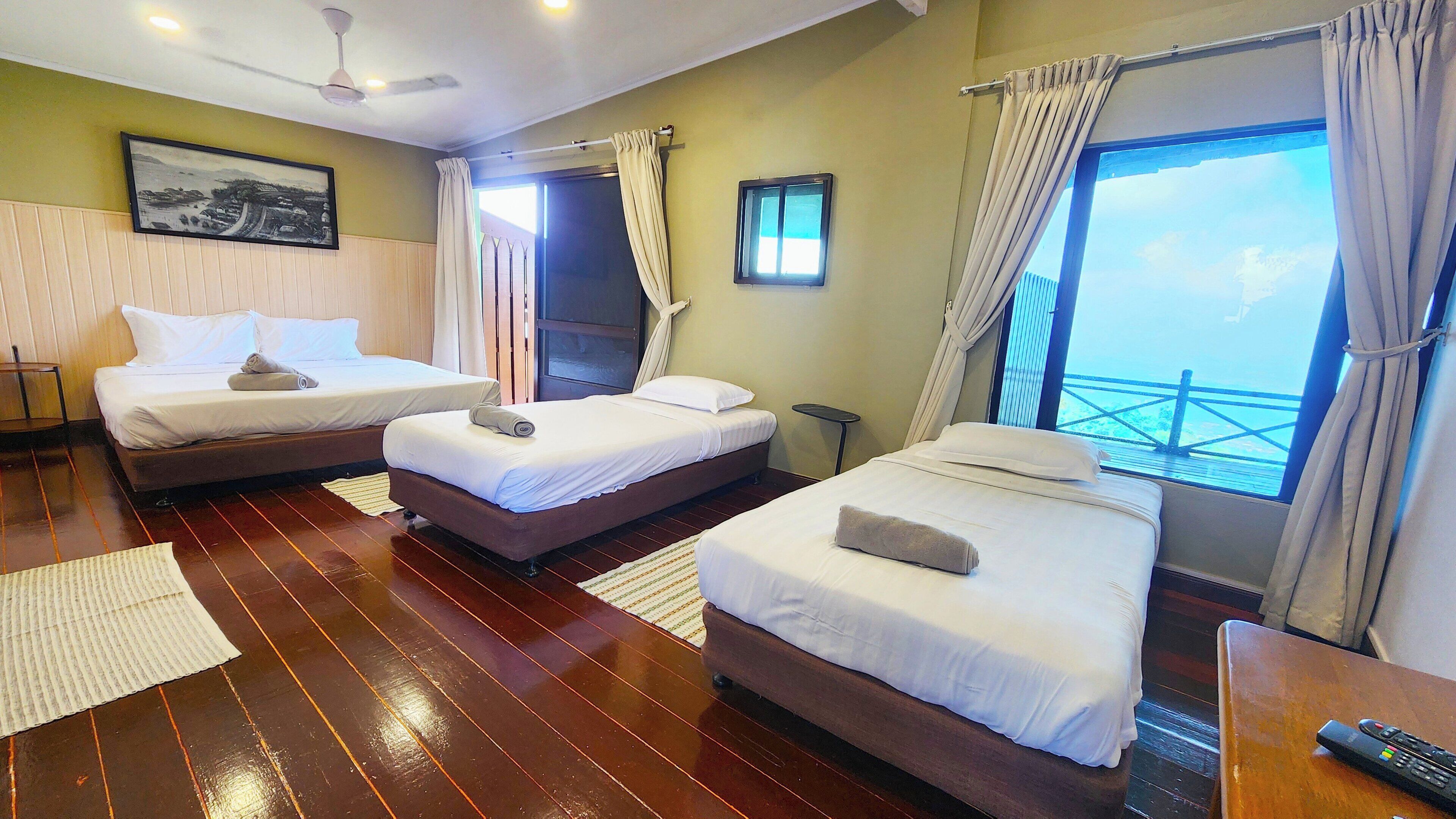 Habitación familiar | Escritorio, wifi gratis y ropa de cama 