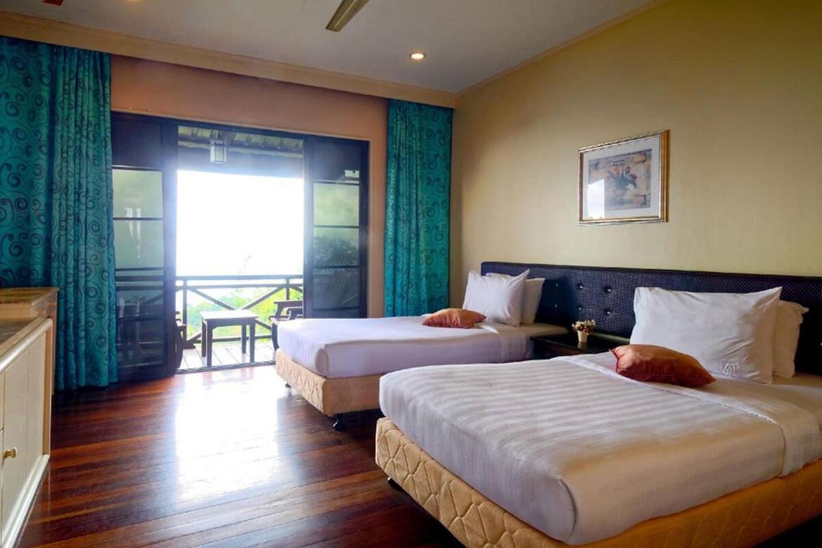 Habitación superior con 2 camas individuales | Escritorio, wifi gratis, ropa de cama