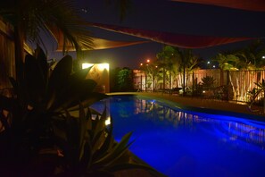 Außenpool, geöffnet von 07:00 Uhr bis 21:00 Uhr, Liegestühle