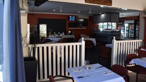 Dining - Bluewater Harbour Motel (Bowen)