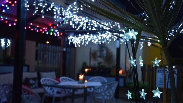 Outdoor dining - Bluewater Harbour Motel (Bowen)