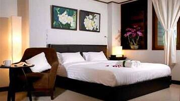 In-room safe, desk, rollaway beds, free WiFi