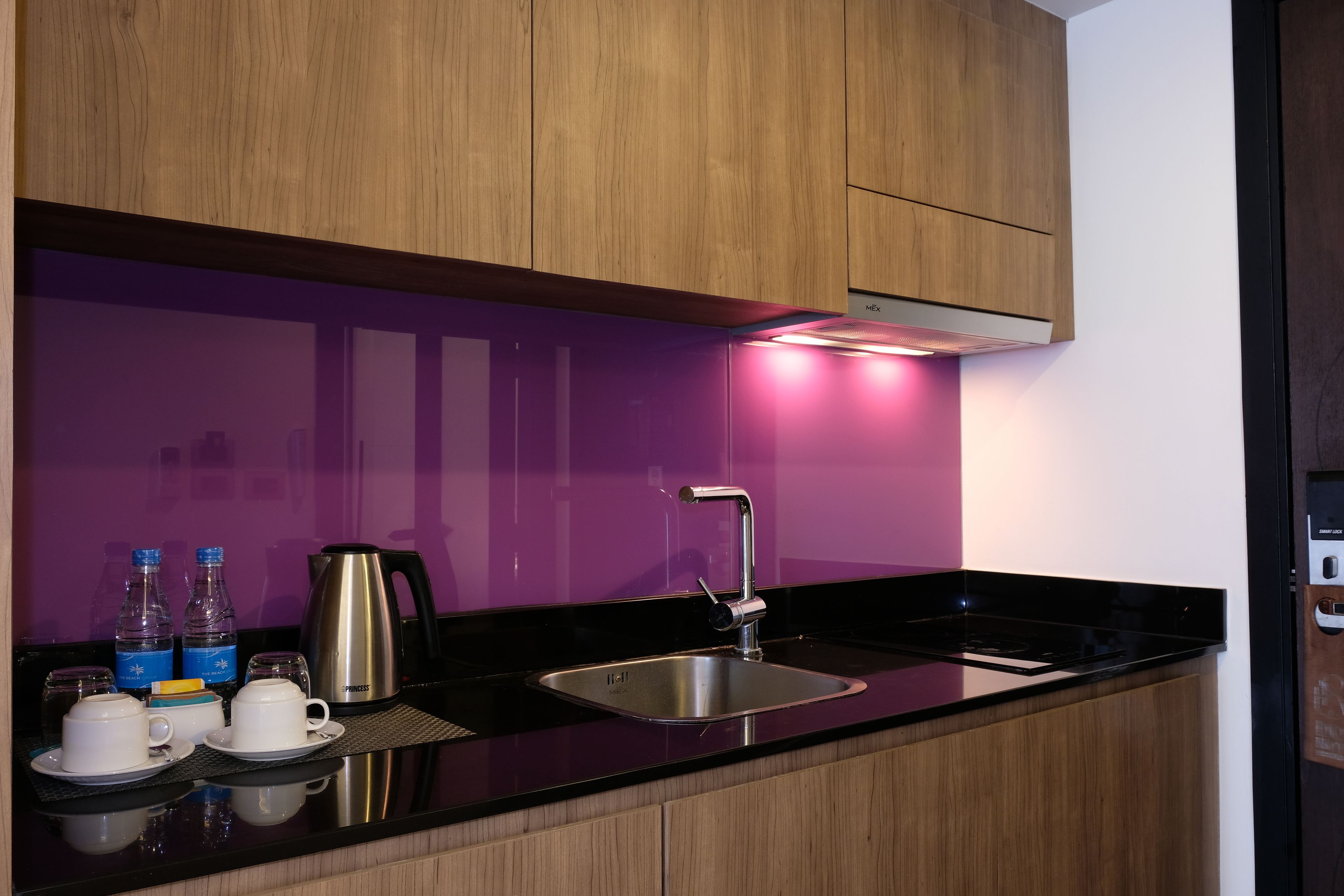 deluxe premium | private kitchenette | coffee/tea maker